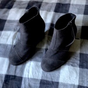 Toms Suede Zip up Bootie Size: 7
